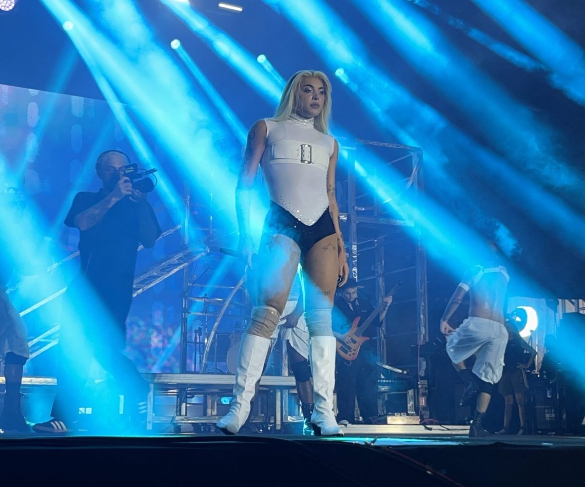 que estou muito feliz. É um show para os meus fãs que eu amo”, afirmou. A Semana