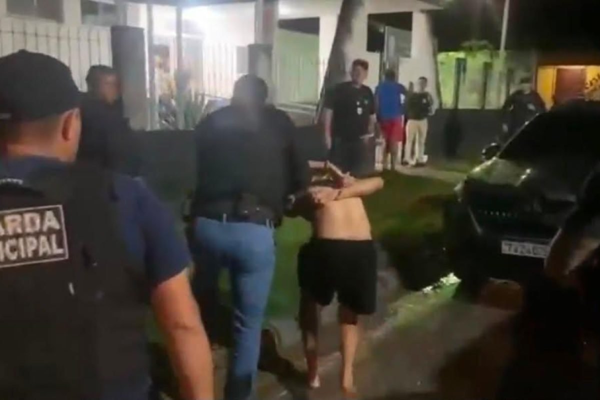 suspeita de prestar apoio logístico aos envolvidos na execução do comandante da