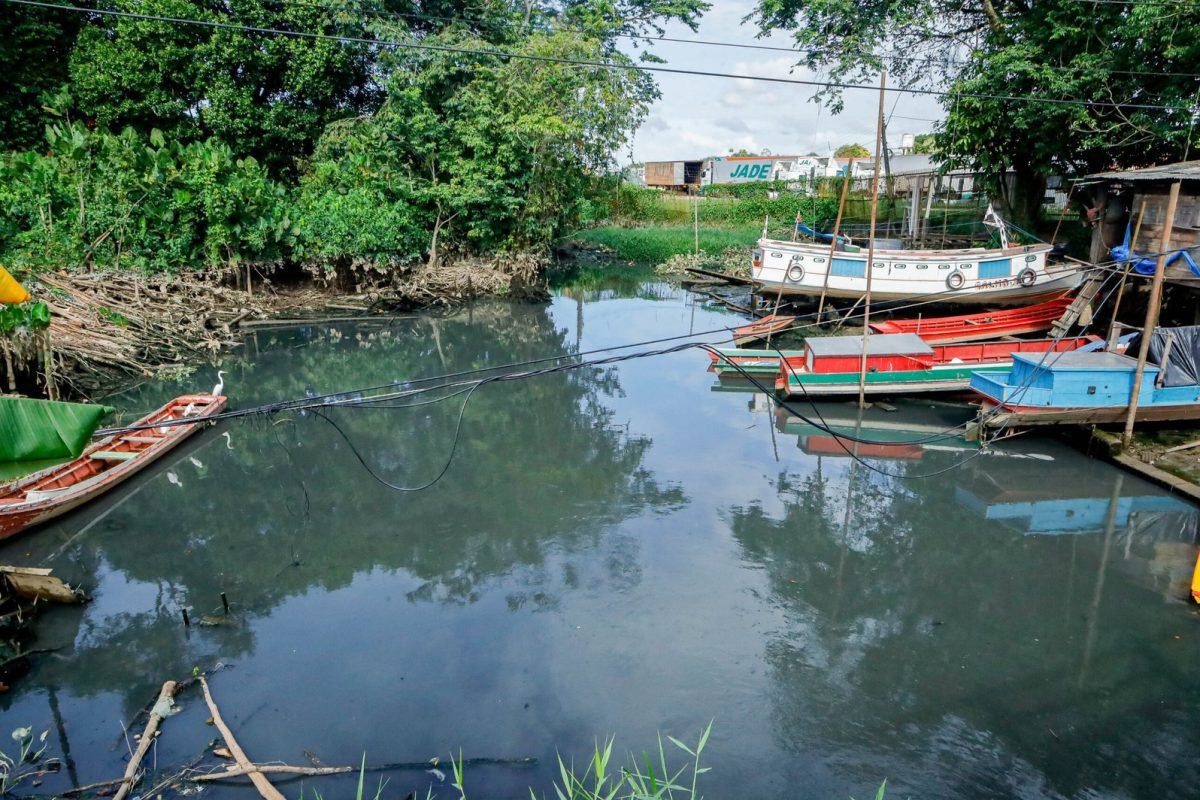 Obras no canal Mata Fome avançam com assinatura de ordem de serviço em Belém