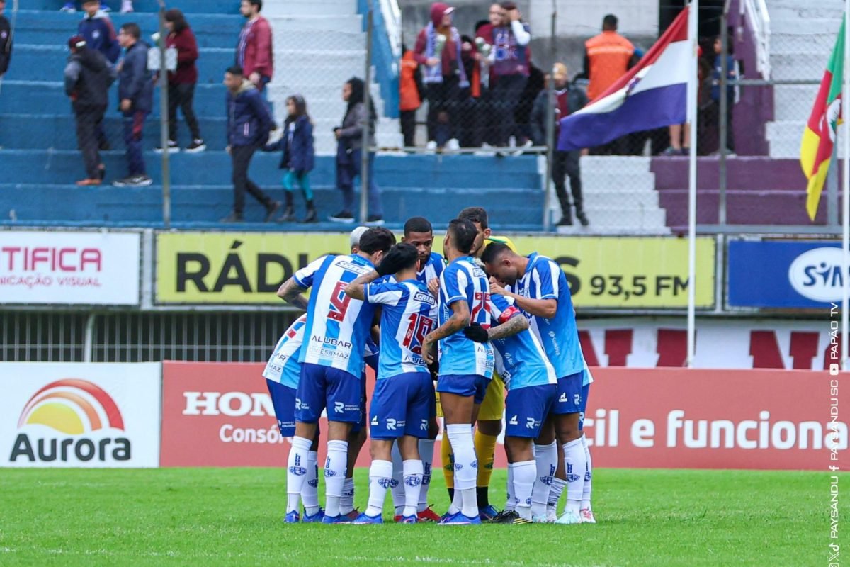 2 a 0 para o Caxias, no Estádio Centenário, não tirou o Paysandu da liderança da
