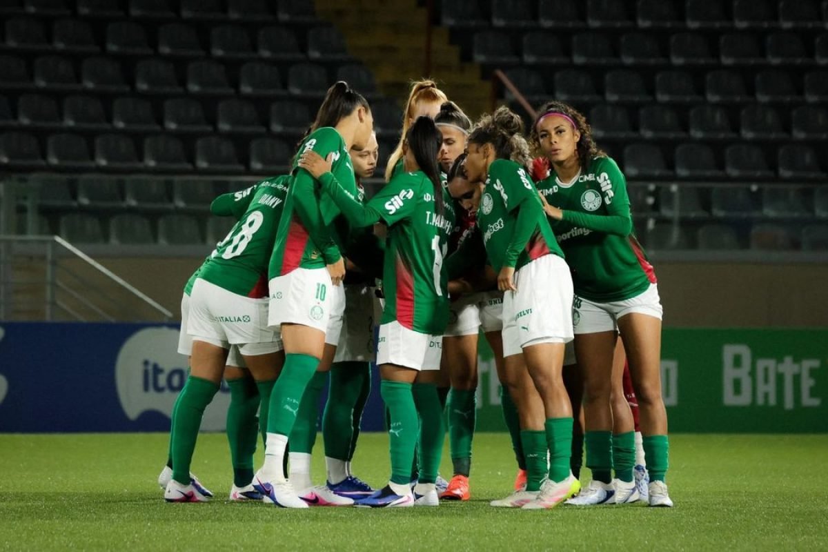 Palmeiras goleia Botafogo e acirra disputa pela liderança no Brasileirão Feminino