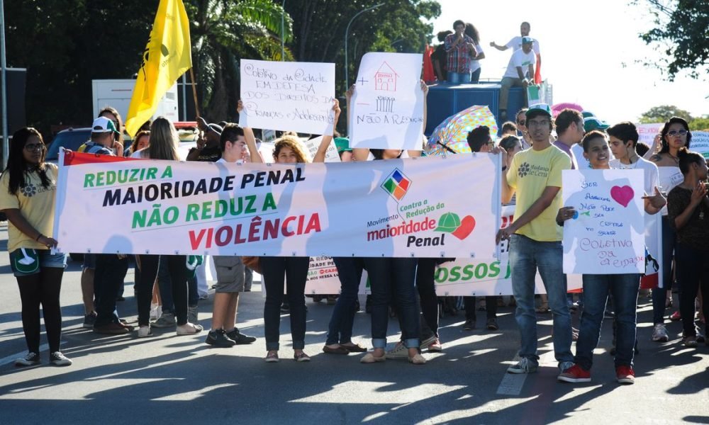 uma comissão especial. Notícias relacionadas: Redução da maioridade penal pode a