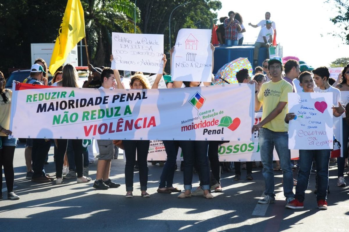 uma comissão especial. Notícias relacionadas: Redução da maioridade penal pode a