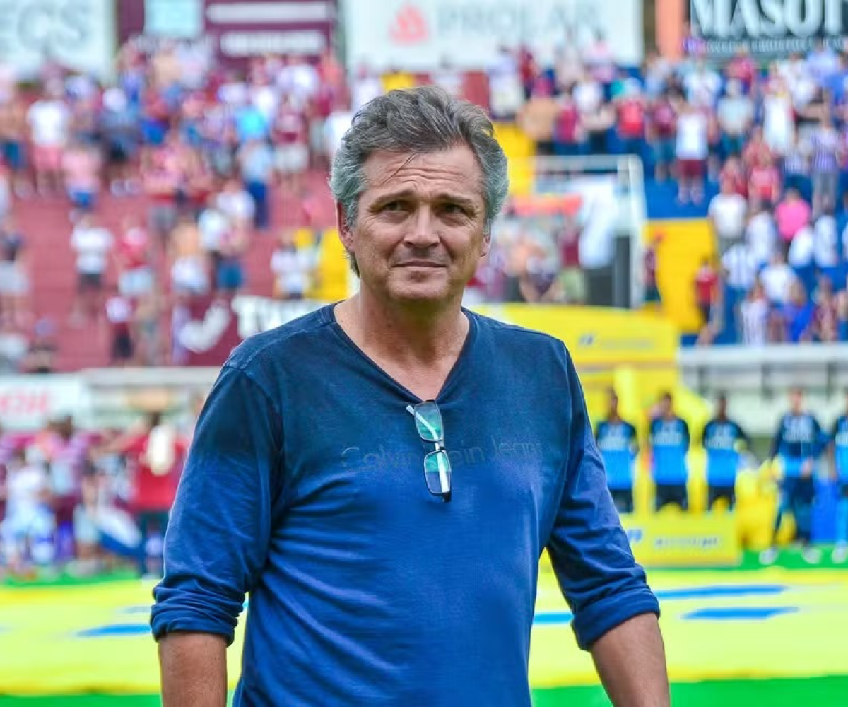 grandes clubes do país, como Vasco, Grêmio, Corinthians, Atlético-MG, Botafogo e