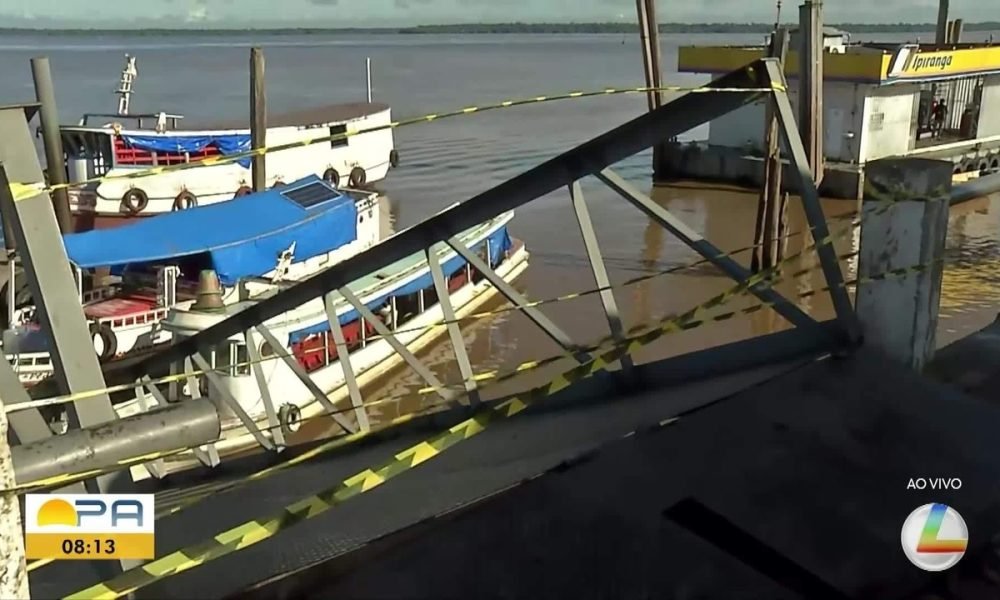 Estrutura de antigo trapiche desaba em Icoaraci, distrito de Belém