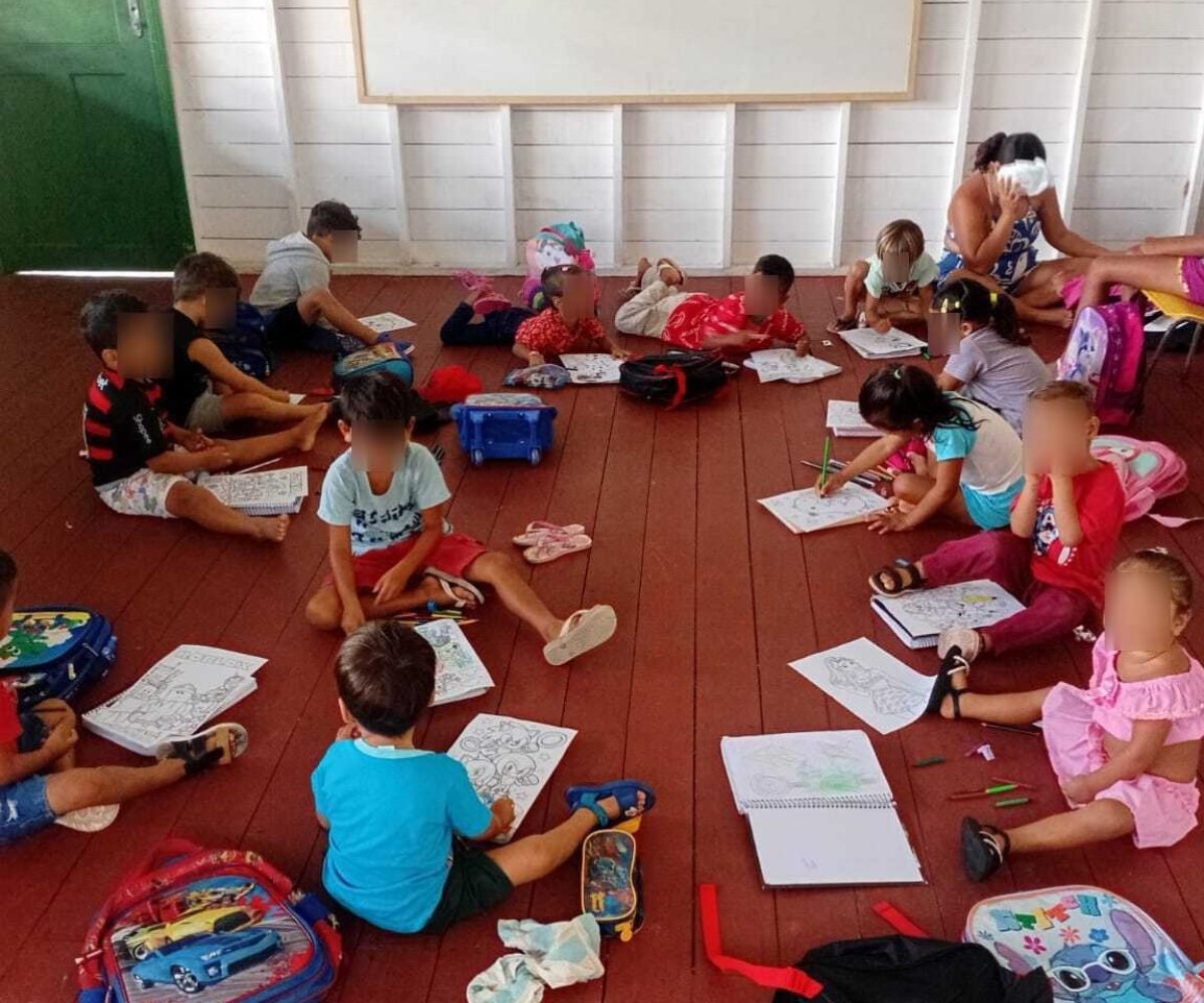 falta de carteiras em escola ribeirinha de Breves, denuncia Sintepp Divulgação /