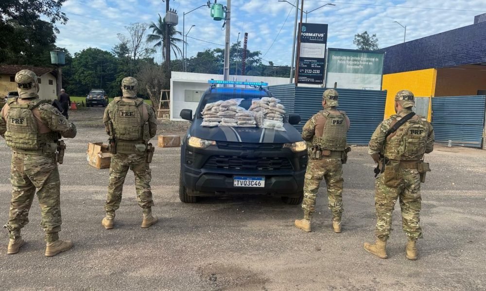 volta das 7h, os agentes abordaram um caminhão. Durante a fiscalização do tacógr