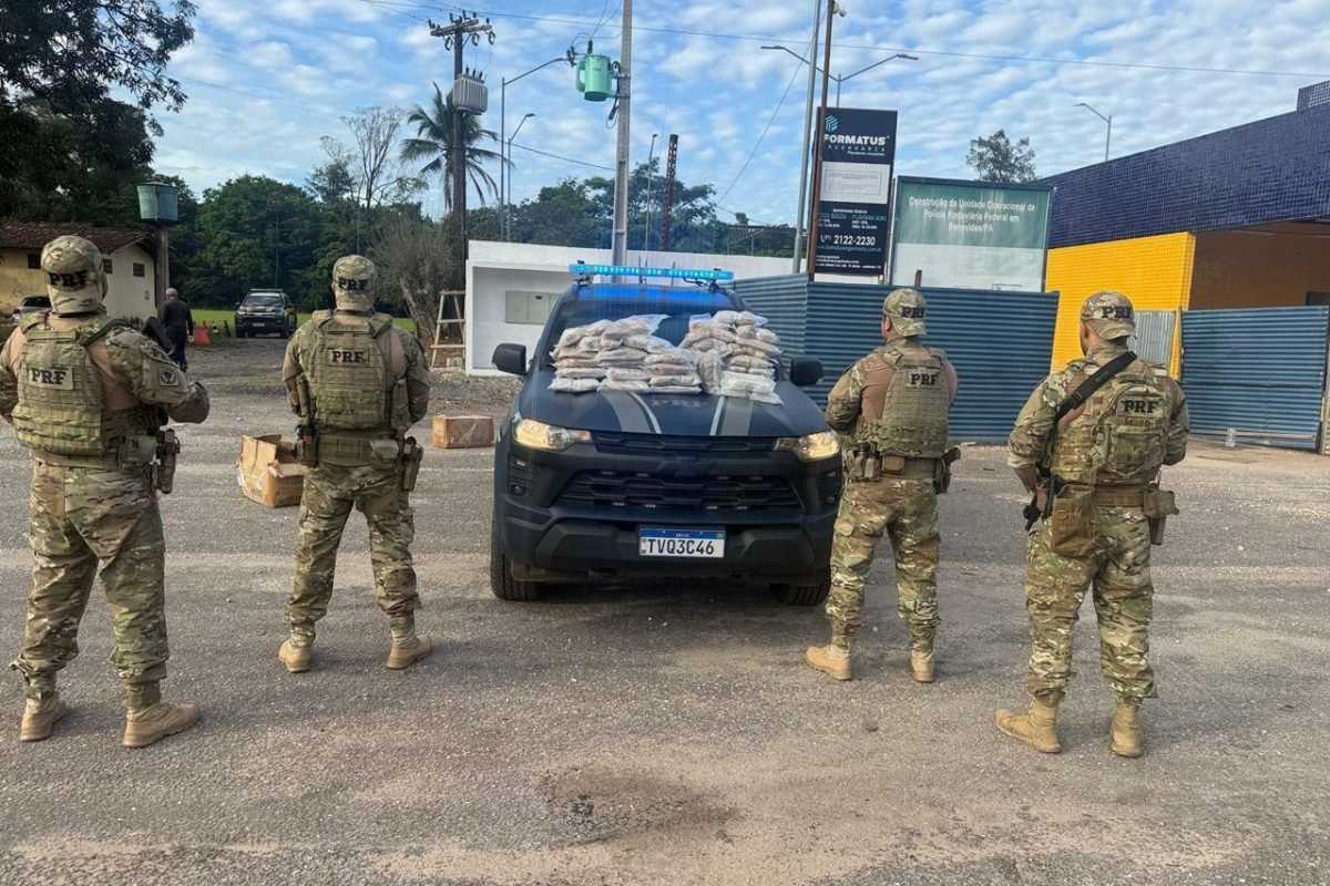 volta das 7h, os agentes abordaram um caminhão. Durante a fiscalização do tacógr