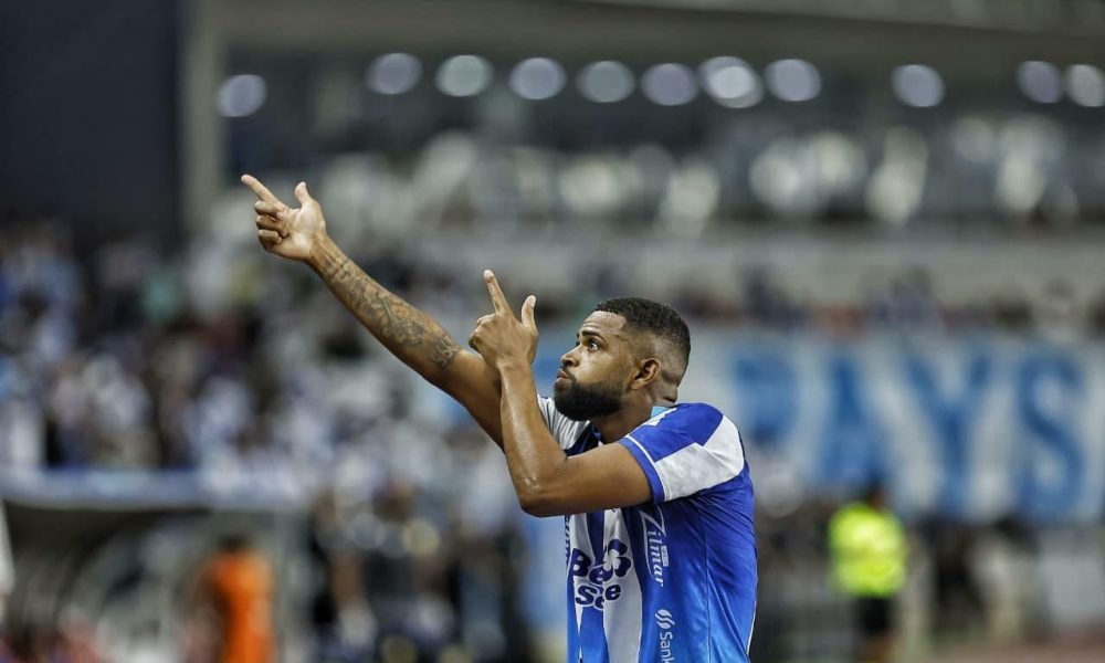 1 a 0, com um golaço de Castro no segundo tempo, e abriu vantagem na disputa pel