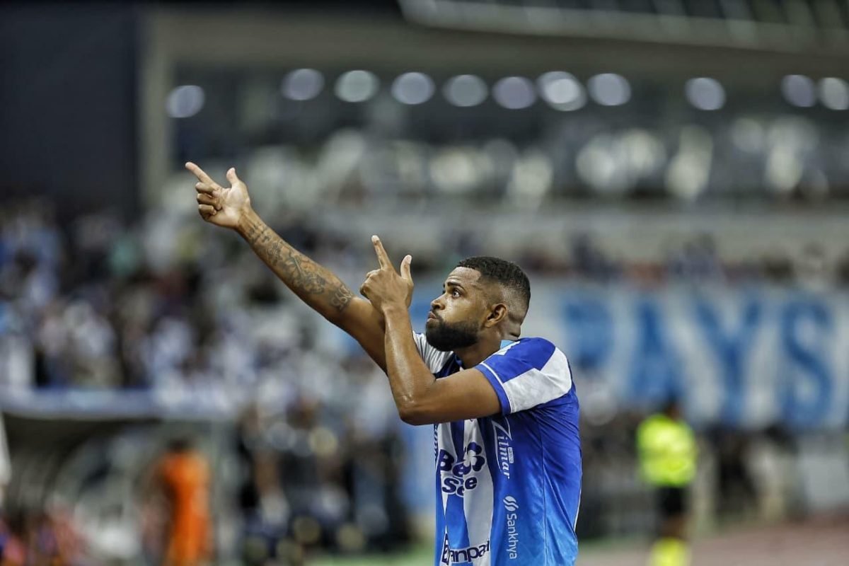 1 a 0, com um golaço de Castro no segundo tempo, e abriu vantagem na disputa pel