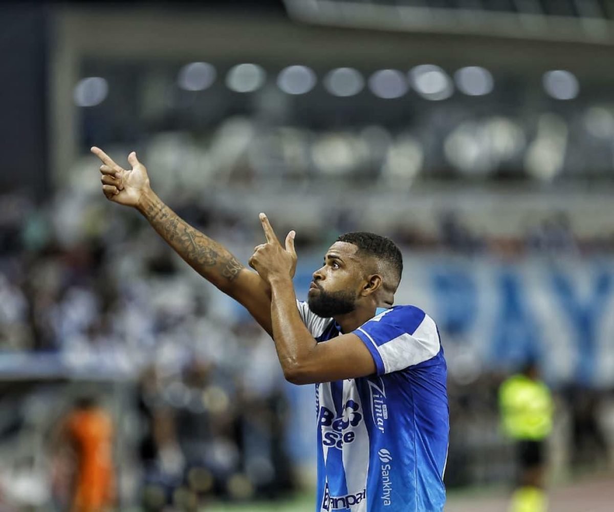 1 a 0, com um golaço de Castro no segundo tempo, e abriu vantagem na disputa pel