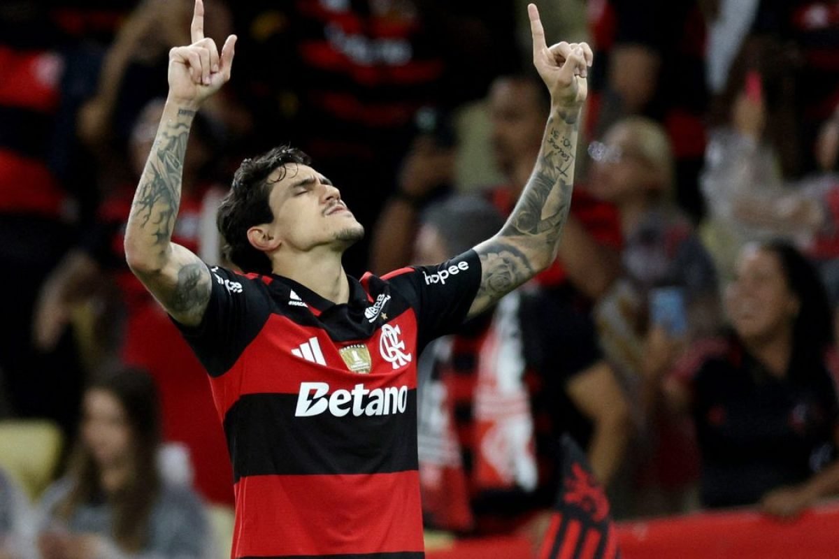 Com gol de Pedro, Flamengo garante vaga antecipada nas oitavas da Libertadores
