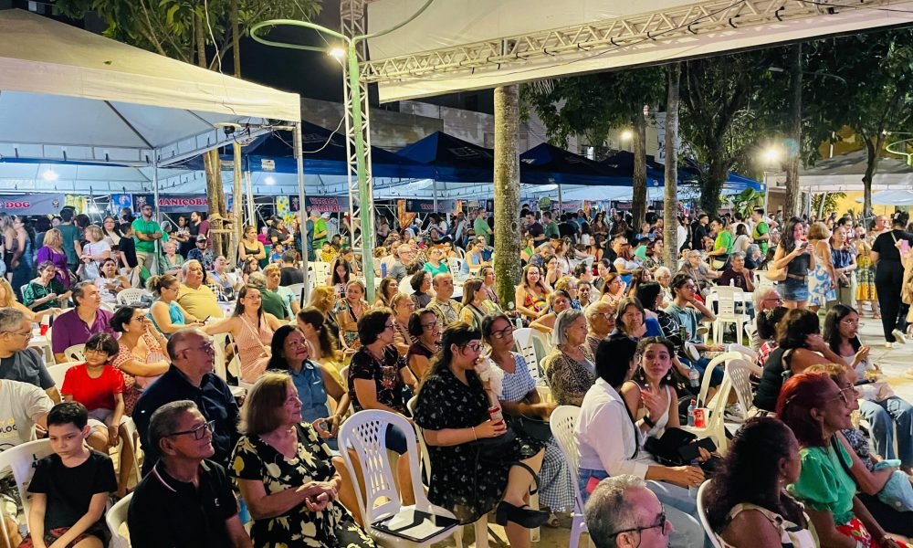 padres convidados e pelo cônego Vladian Alves. A celebração de abertura será pre