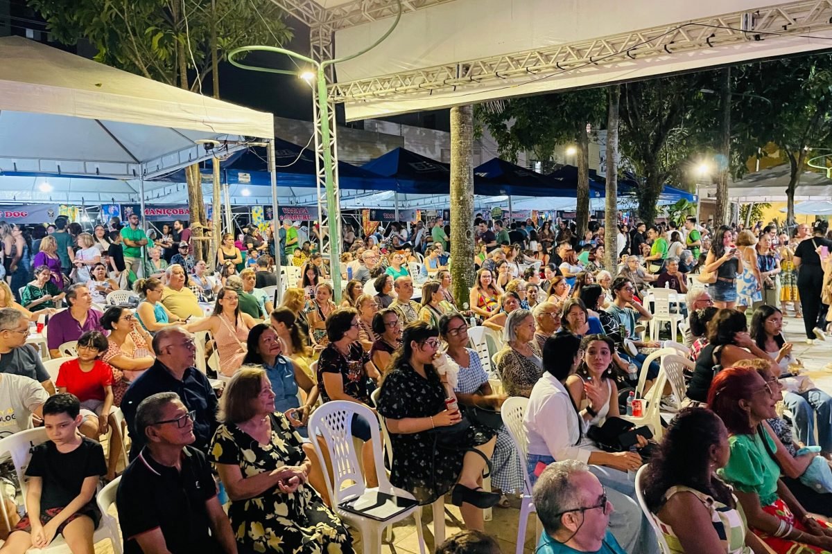 padres convidados e pelo cônego Vladian Alves. A celebração de abertura será pre