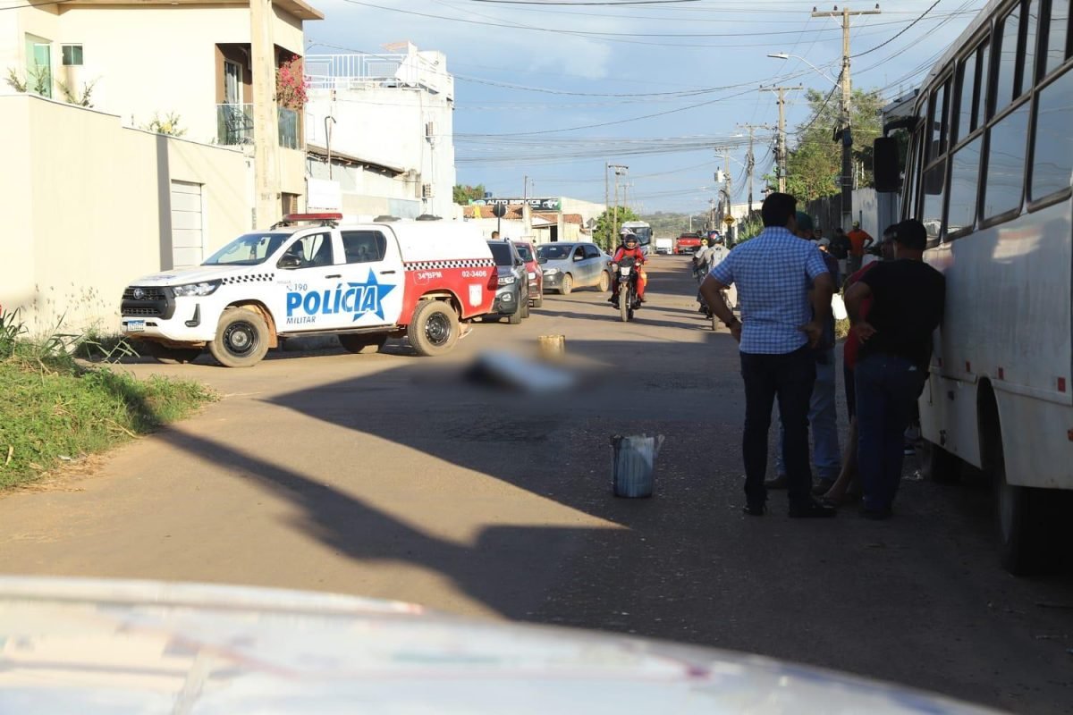 volta das 17 horas de sexta-feira (22), na rua Afro Sampaio, no bairro Belo Hori