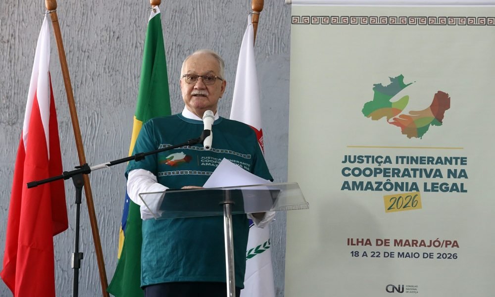 Pará no WhatsApp Ministro Edson Fachin participou de mutirão de serviços no Marajó CNJ/Divulgação
