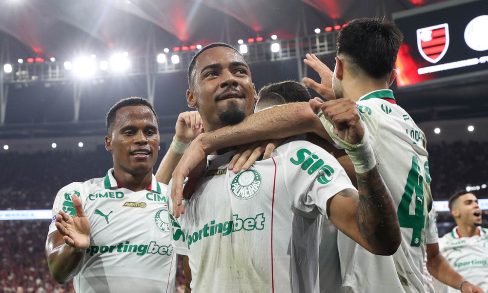 Palmeiras vence Flamengo no Maracanã e dispara na ponta do Brasileirão