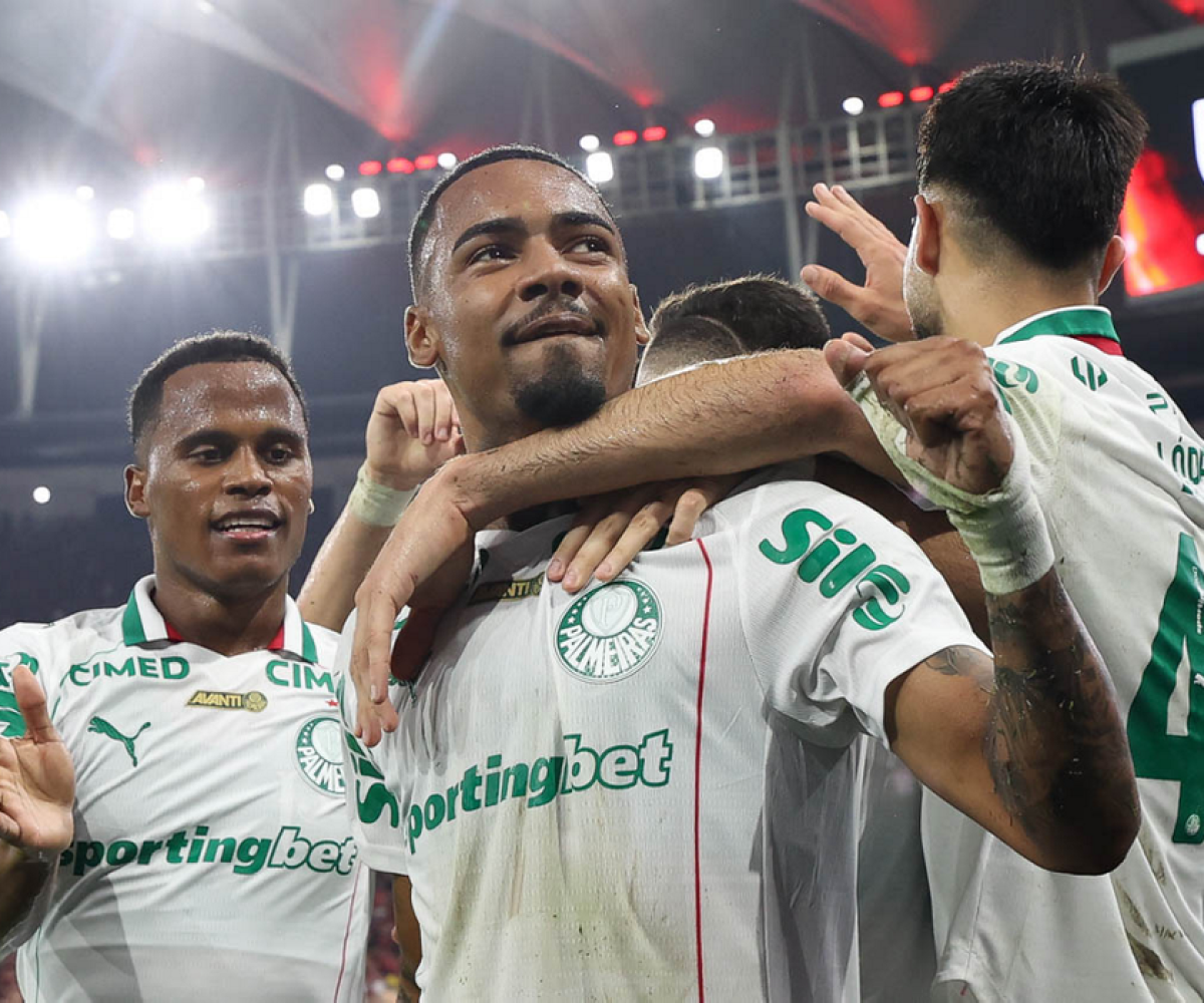 Palmeiras vence Flamengo no Maracanã e dispara na ponta do Brasileirão