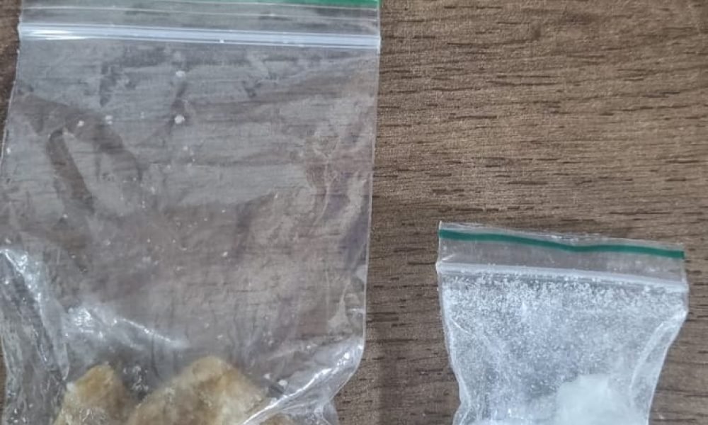 tráfico de drogas na madrugada deste sábado (23), dentro de um estabelecimento c
