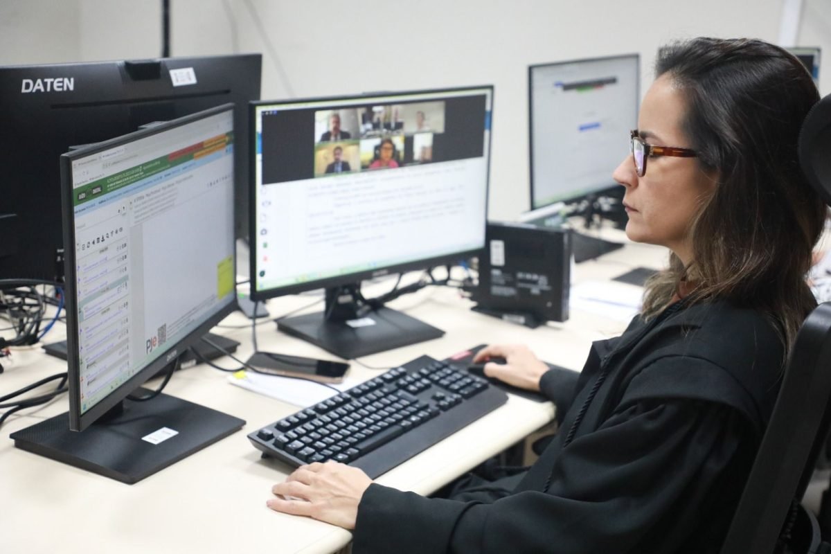 meio do diálogo. Carol Savino ressaltou que o trabalho do Cejusc vai além da con