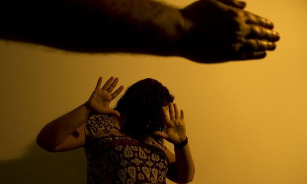 esse tipo de problema, ligue 180 e denuncie. Uma mulher vítima de violência domé
