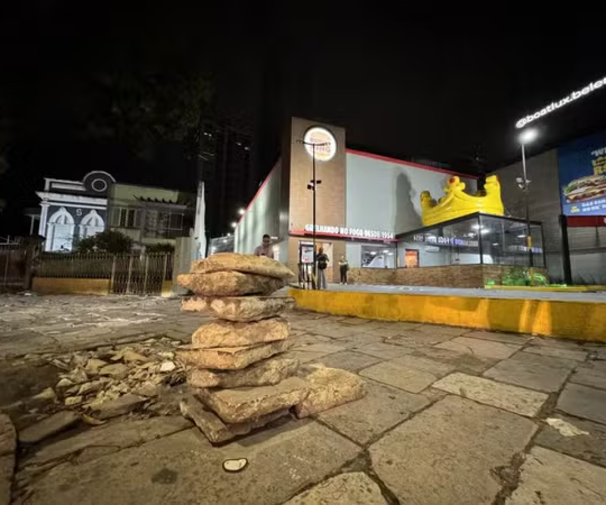 Burger King em Belém é multado em R$ 30 mil e tem obra embargada por destruir calçada histórica
