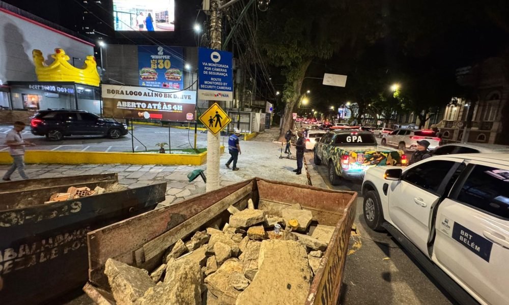 destruir uma calçada histórica na avenida Nazaré, operava sem alvará para realiz