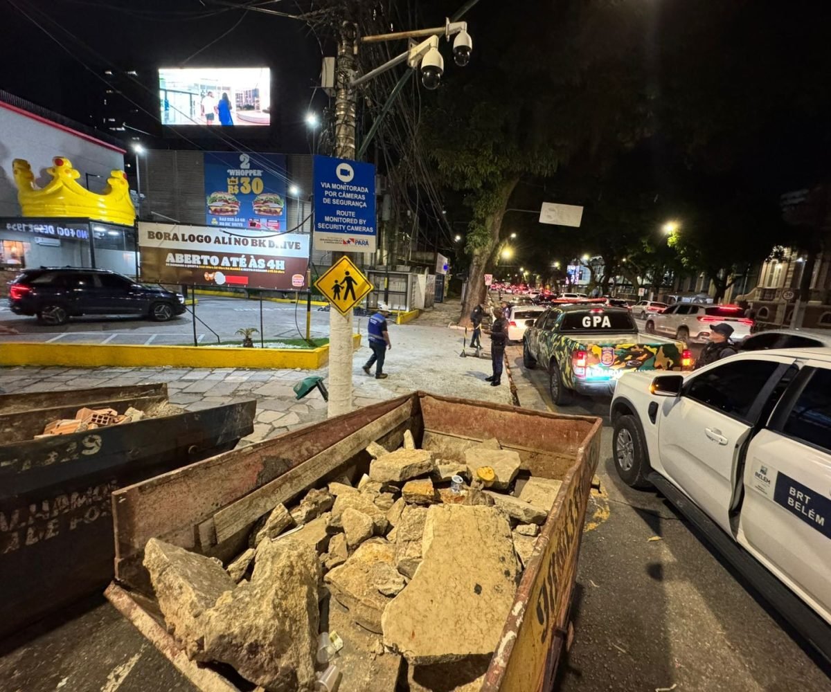 destruir uma calçada histórica na avenida Nazaré, operava sem alvará para realiz