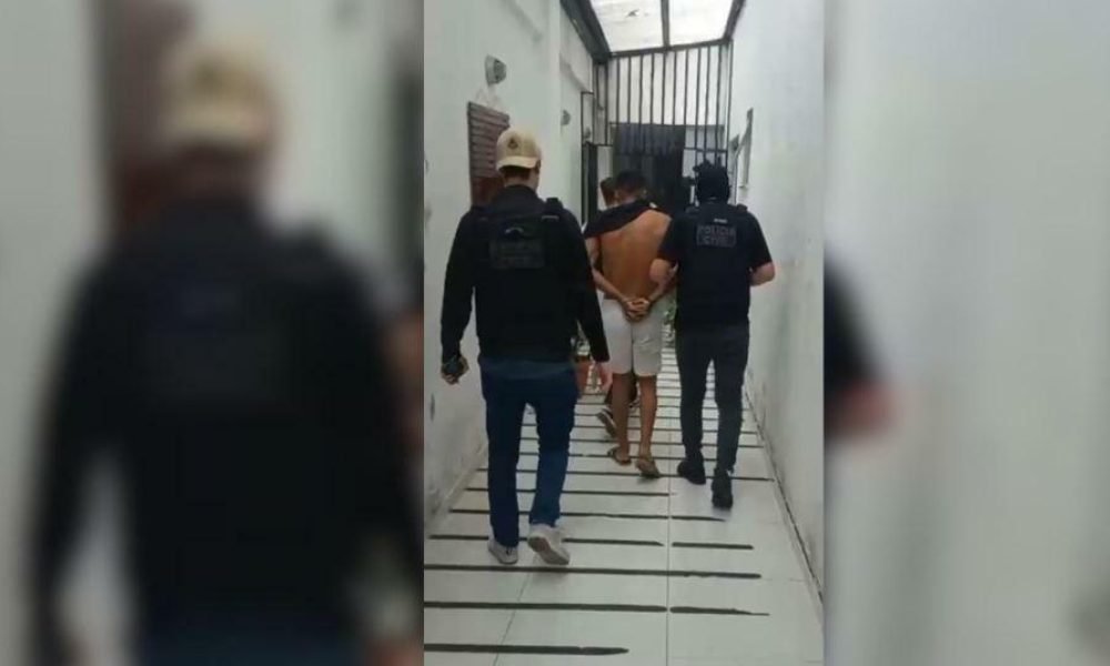 três dias e realizou procedimento cirúrgico em razão das lesões sofridas nos ded