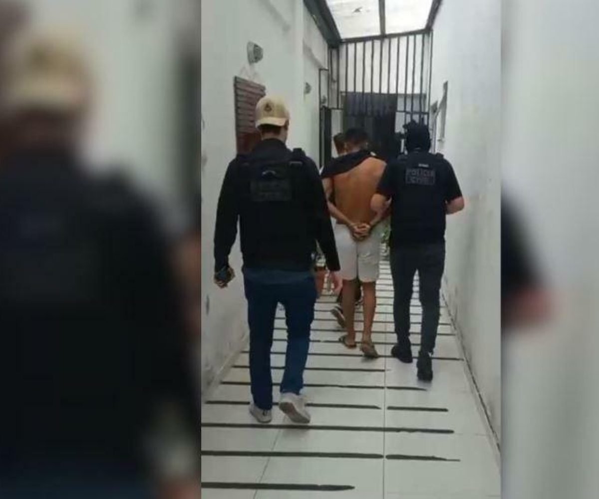 três dias e realizou procedimento cirúrgico em razão das lesões sofridas nos ded