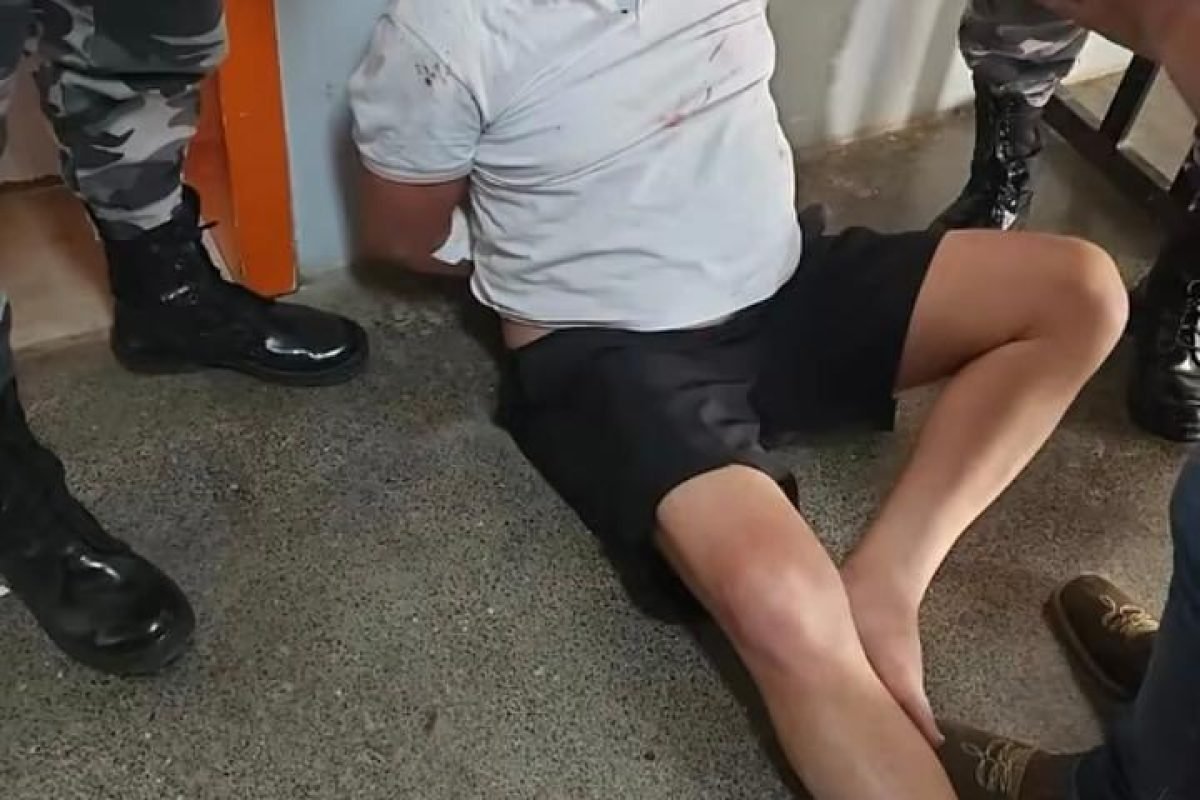 al com a polícia. Ele disse que ia sair, o policial disse a ele ‘não, você tá cu
