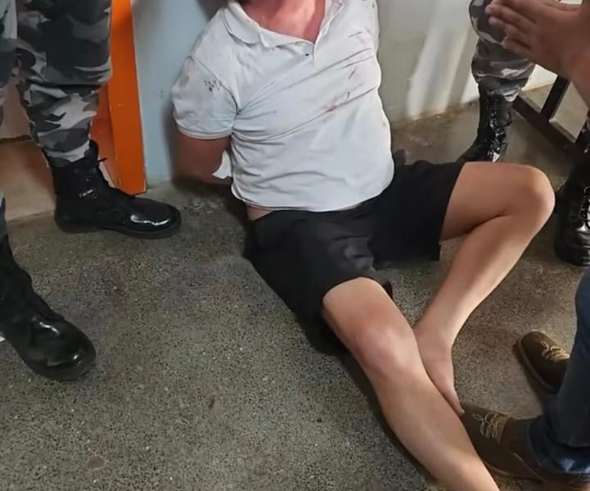 al com a polícia. Ele disse que ia sair, o policial disse a ele ‘não, você tá cu