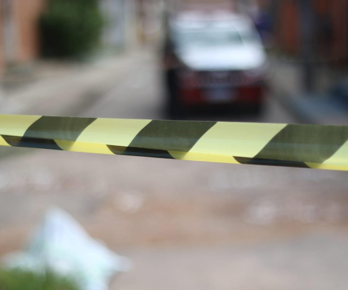 meio de nota, que o caso segue em investigação. “Foi apreendida uma arma de fogo