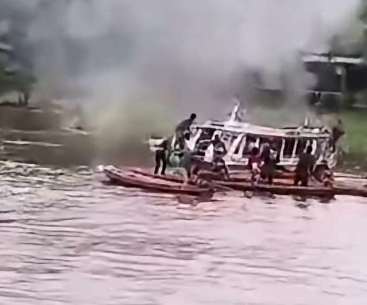 tava passageiros foi atingida por um incêndio na tarde deste domingo (31) no Rio