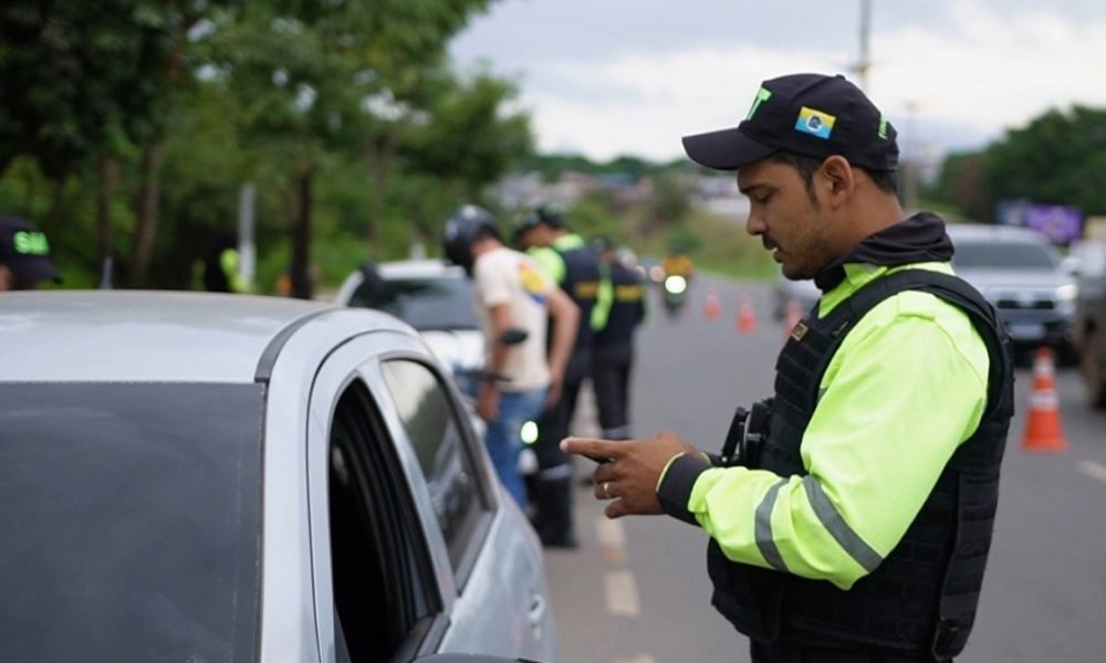 meio de publicação oficial. Para reaver os veículos, os responsáveis deverão com