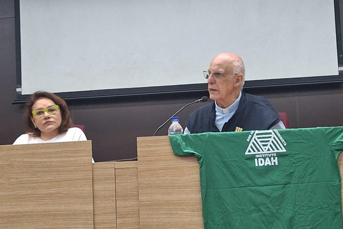 tadoras do vírus HIV/Aids, que ainda vivem sob estigmas da sociedade. Durante a