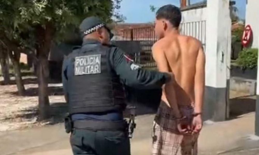 tal Fato Regional, quando os policiais chegaram até a casa onde ele estava, enco