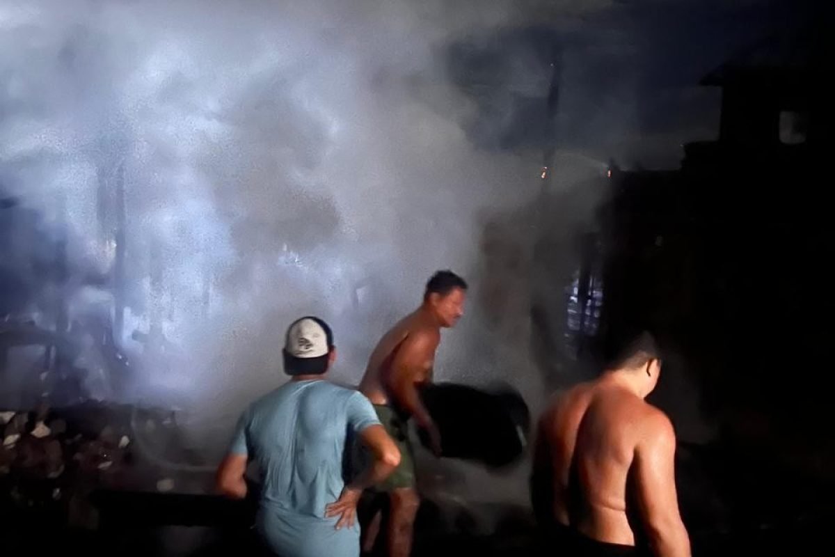 ação, o fogo foi registrado por volta de 2h45 na rua 18 de Novembro, no bairro C