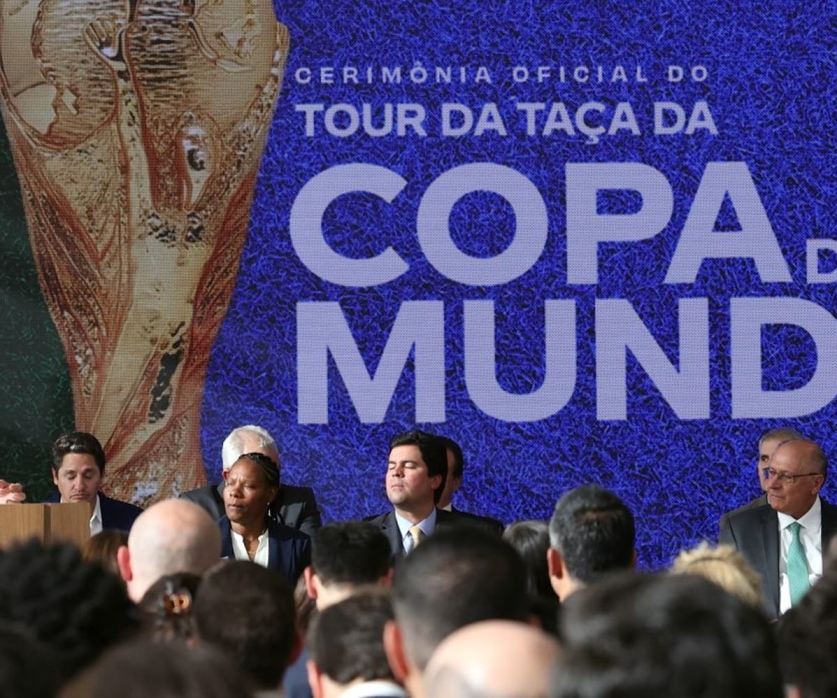 Brasil sanciona lei para a Copa do Mundo Feminina de 2027 e homenageia pioneiras