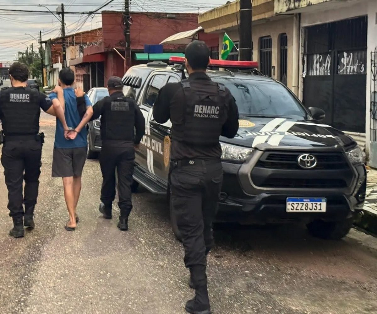 posse ilegal de arma de fogo de uso restrito. Com ele, os agentes encontraram um