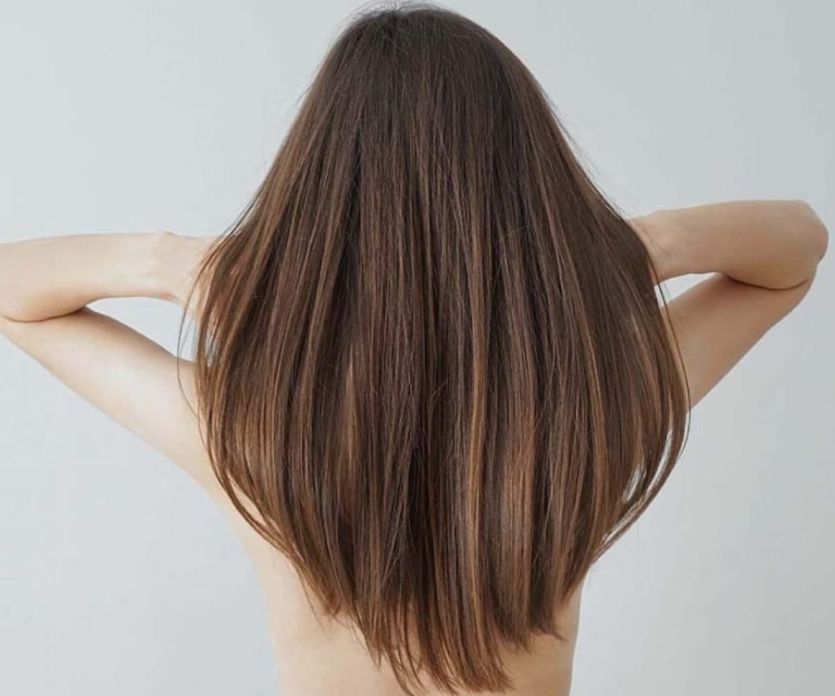 Cabelo liso natural: estratégias para alinhar os fios sem química ou chapinha
