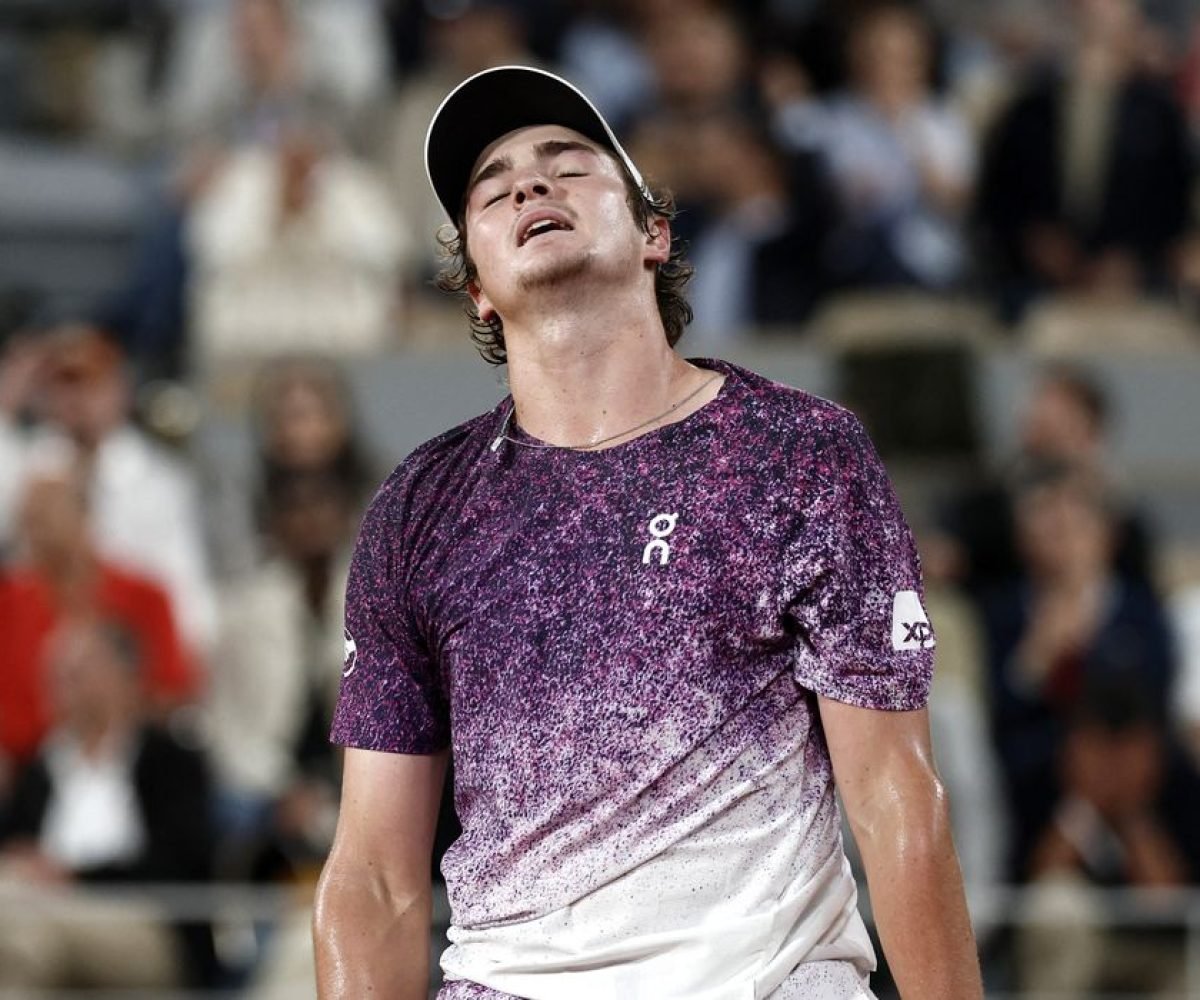 Jornada histórica de João Fonseca em Roland Garros chega ao fim em duelo contra Mensik