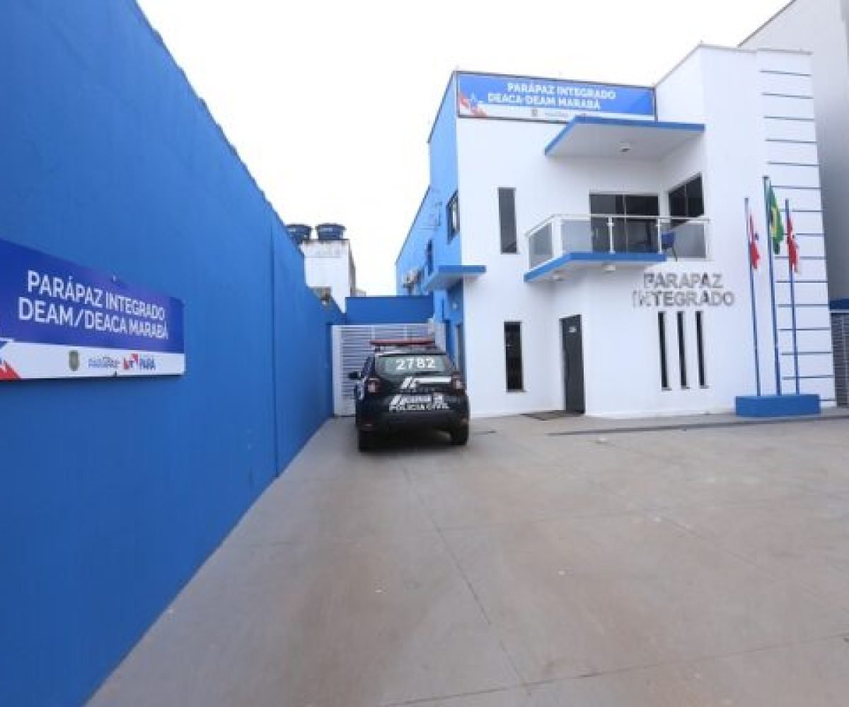 Delegacia Parapaz Integrado DEAM/DEACA em Marabá, Pará, com viatura da Polícia Civil.