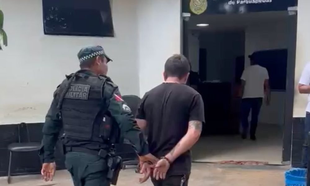 Clayton foi preso pela PM enquanto trabalhava