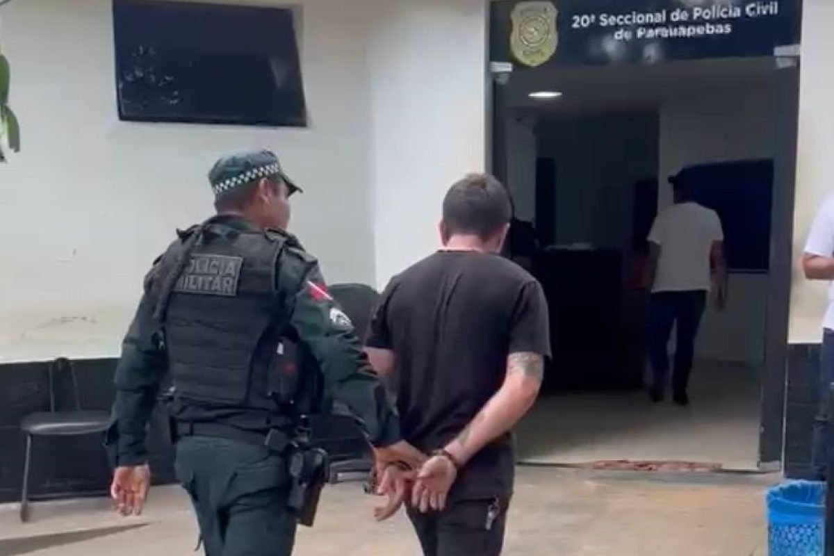 Clayton foi preso pela PM enquanto trabalhava
