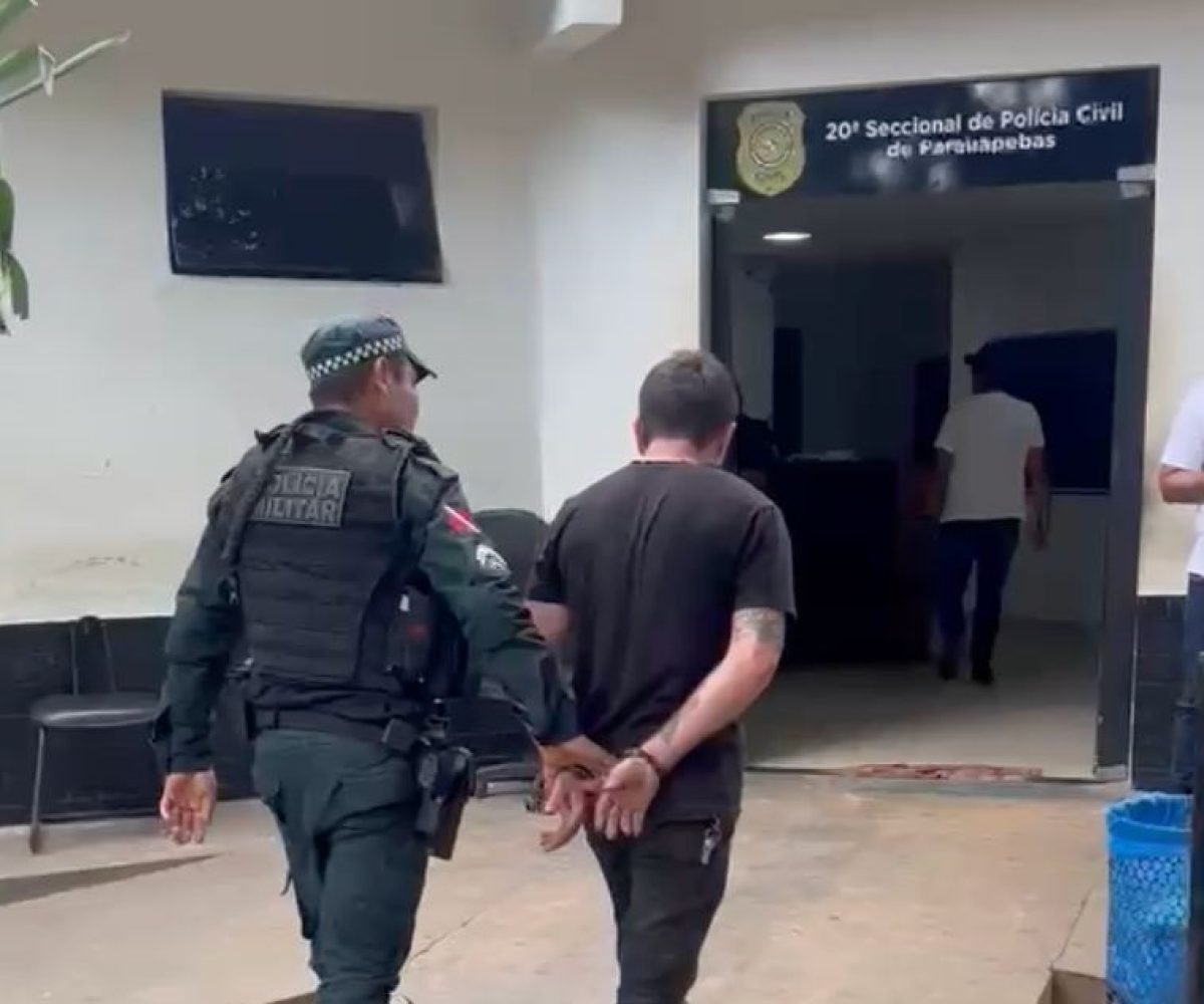 Clayton foi preso pela PM enquanto trabalhava