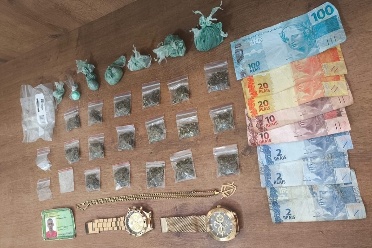 Foram apreendidos crack, cocaína e maconha