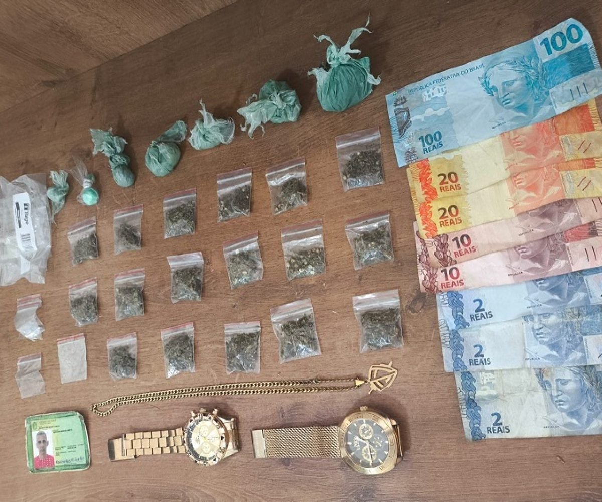 Foram apreendidos crack, cocaína e maconha