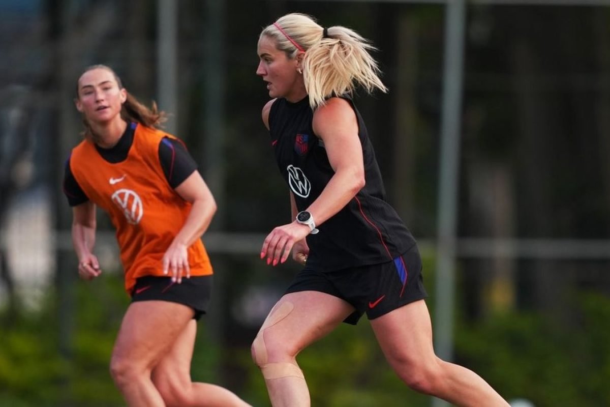 Seleção dos Estados Unidos reverencia Marta e projeta Copa do Mundo no Brasil