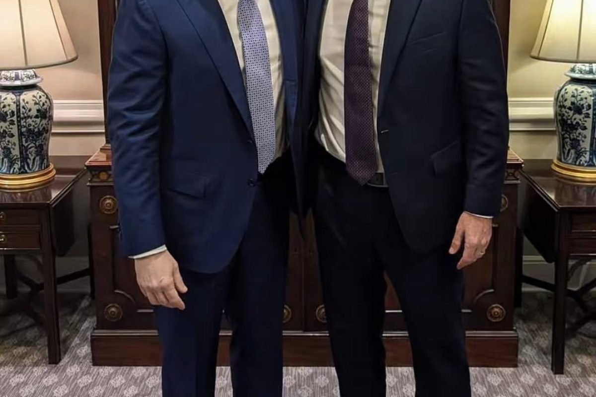 Na foto, o secretário de Estado dos EUA, Marco Rubio, ao lado de Flávio Bolsonaro, senador e candidato à Presidência
